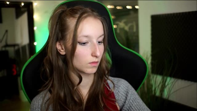 Gallery image thumbnail from Kira9's myfreecams stream on, 11/14/2025, 16:12 image 17 of 20