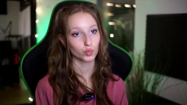Gallery image thumbnail from Kira9's myfreecams stream on, 11/16/2025, 17:57 image 1 of 20