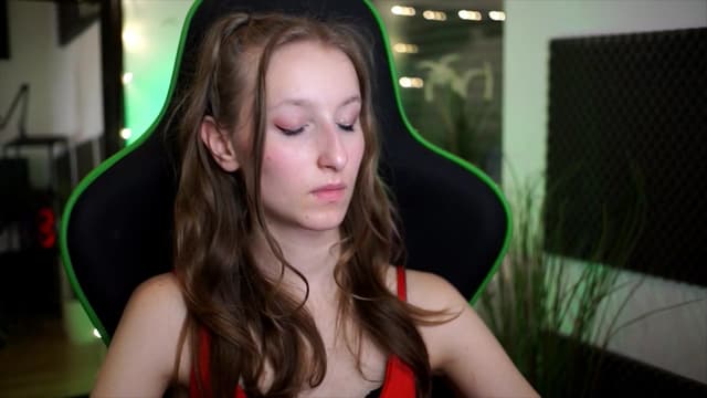 Gallery image thumbnail from Kira9's myfreecams stream on, 11/16/2025, 20:31 image 19 of 20