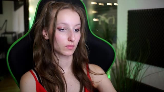 Gallery image thumbnail from Kira9's myfreecams stream on, 11/16/2025, 20:31 image 5 of 20