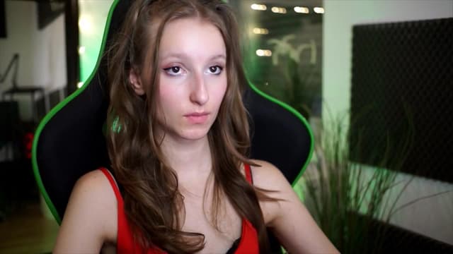 Gallery image thumbnail from Kira9's myfreecams stream on, 11/16/2025, 20:31 image 14 of 20