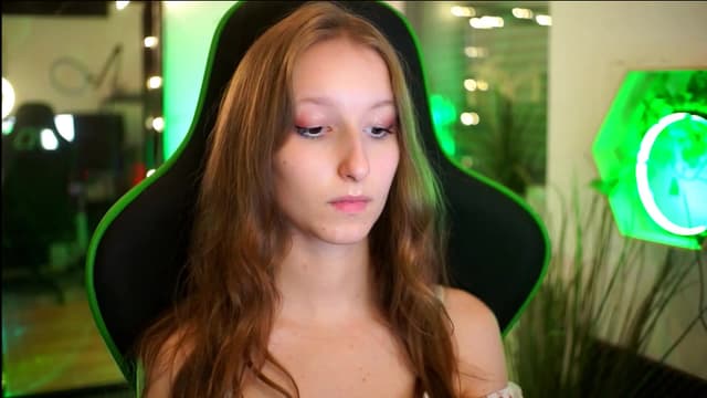 Gallery image thumbnail from Kira9's myfreecams stream on, 11/22/2025, 20:47 image 14 of 20