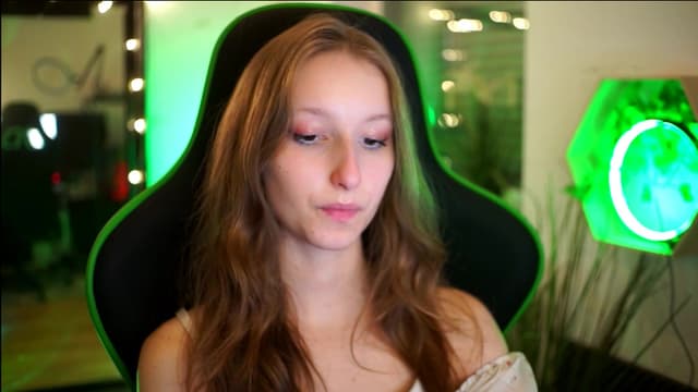 Gallery image thumbnail from Kira9's myfreecams stream on, 11/22/2025, 20:47 image 10 of 20