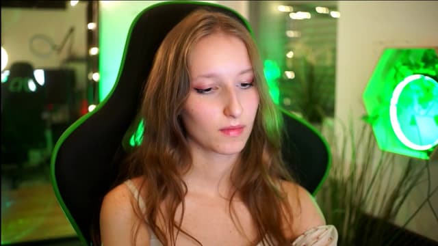 Gallery image thumbnail from Kira9's myfreecams stream on, 11/22/2025, 21:51 image 6 of 20