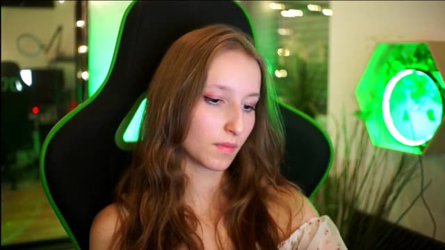 Gallery image thumbnail from Kira9's myfreecams stream on, 11/22/2025, 21:51 image 14 of 20