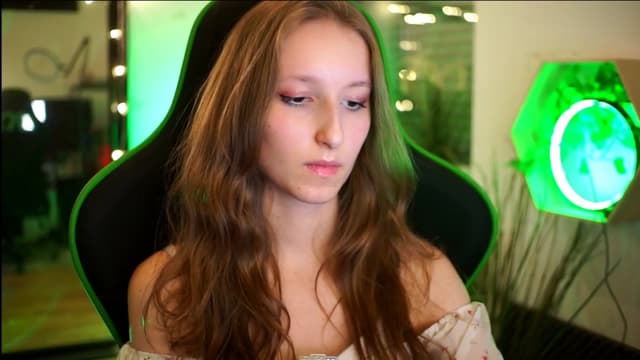 Gallery image thumbnail from Kira9's myfreecams stream on, 11/22/2025, 21:51 image 8 of 20