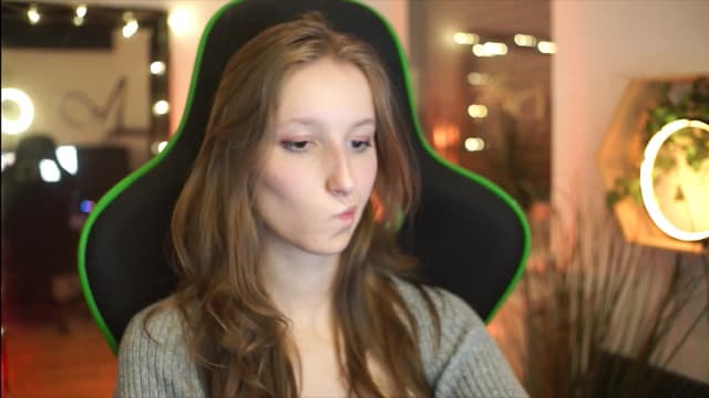 Gallery image thumbnail from Kira9's myfreecams stream on, 11/30/2025, 03:21 image 19 of 20