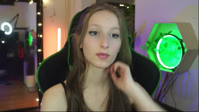 Gallery image thumbnail from Kira9's myfreecams stream on, 12/13/2025, 22:23 image 10 of 20