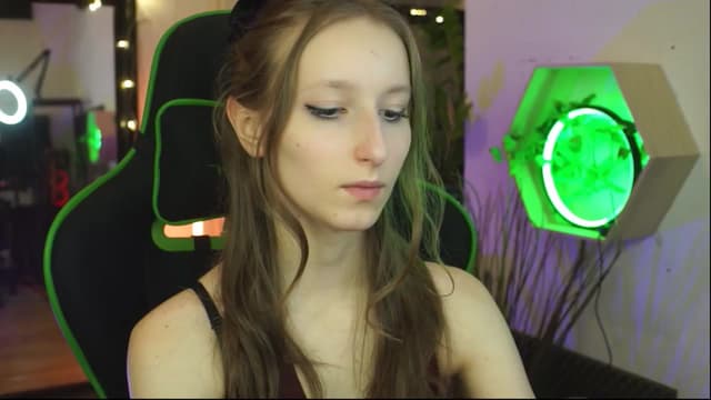 Gallery image thumbnail from Kira9's myfreecams stream on, 12/13/2025, 22:23 image 1 of 20
