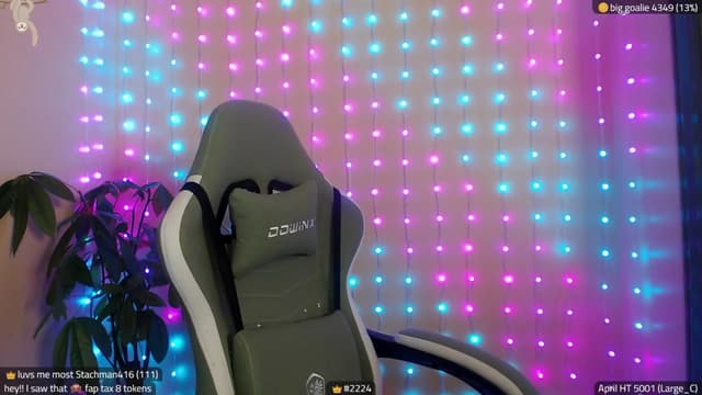 Gallery image thumbnail from Kira_'s myfreecams stream on, 04/11/2025, 17:39 image 9 of 20