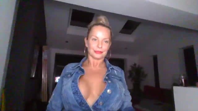 Gallery image thumbnail from Klo35's myfreecams stream on, 08/02/2023, 22:17 image 10 of 20