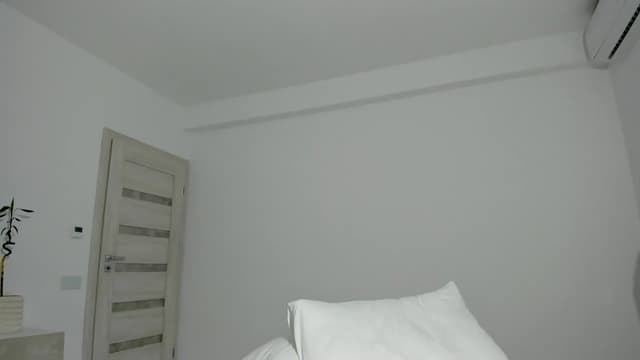 Gallery image thumbnail from Krys_'s myfreecams stream on, 06/14/2026, 24:00 image 5 of 20