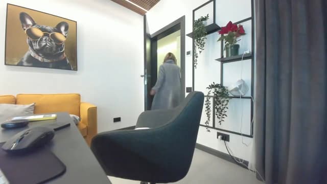 Gallery image thumbnail from L_y_d's myfreecams stream on, 03/01/2025, 24:06 image 17 of 20