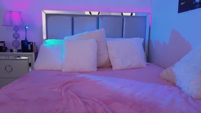 Gallery image thumbnail from LexiQ's myfreecams stream on, 05/26/2025, 09:54 image 15 of 20