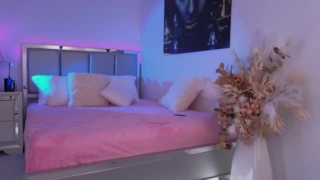Gallery image thumbnail from LexiQ's myfreecams stream on, 05/29/2025, 04:33 image 16 of 20