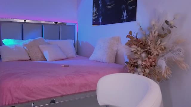 Gallery image thumbnail from LexiQ's myfreecams stream on, 05/29/2025, 08:43 image 9 of 20