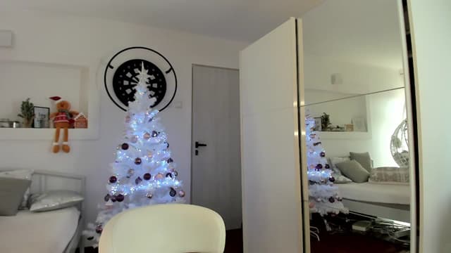 Gallery image thumbnail from Lilie's myfreecams stream on, 12/15/2024, 09:04 image 19 of 20