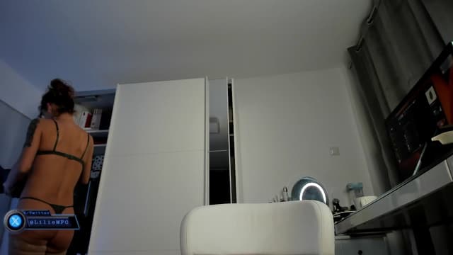 Gallery image thumbnail from Lilie's myfreecams stream on, 12/20/2024, 18:34 image 17 of 20
