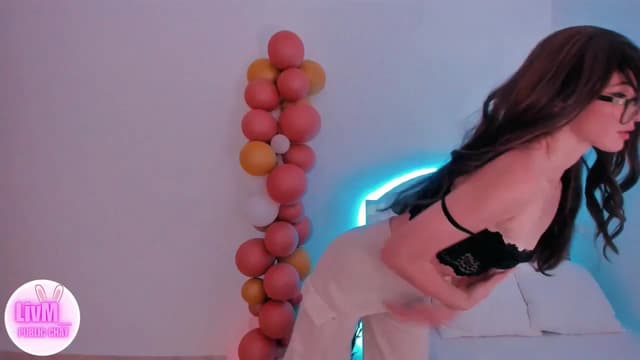 Gallery image thumbnail from LivM_'s myfreecams stream on, 10/20/2024, 07:01 image 7 of 20