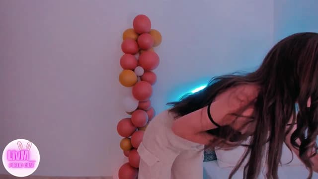 Gallery image thumbnail from LivM_'s myfreecams stream on, 10/20/2024, 07:01 image 10 of 20
