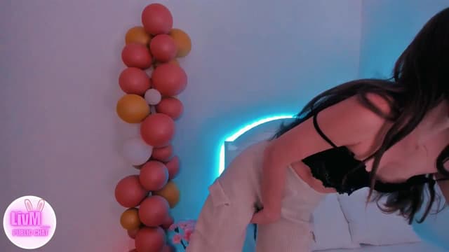 Gallery image thumbnail from LivM_'s myfreecams stream on, 10/20/2024, 07:01 image 4 of 20