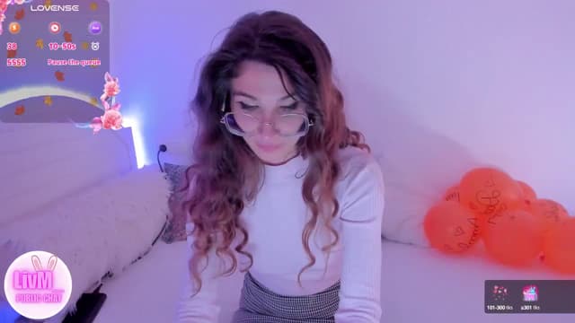 Gallery image thumbnail from LivM_'s myfreecams stream on, 10/25/2024, 20:43 image 4 of 20