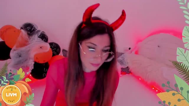 Gallery image thumbnail from LivM_'s myfreecams stream on, 10/30/2024, 08:40 image 16 of 20