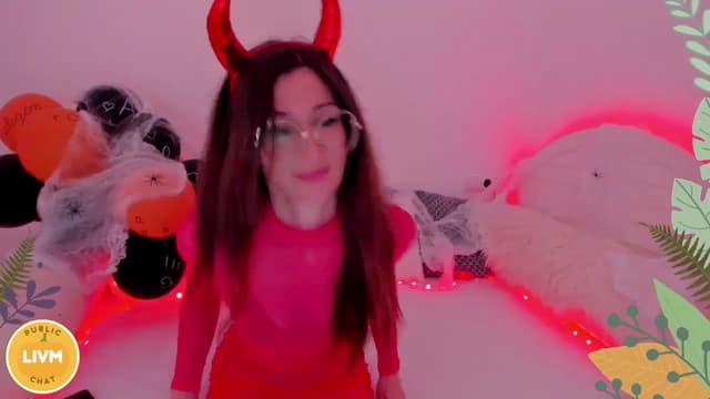 Gallery image thumbnail from LivM_'s myfreecams stream on, 10/30/2024, 08:40 image 12 of 20