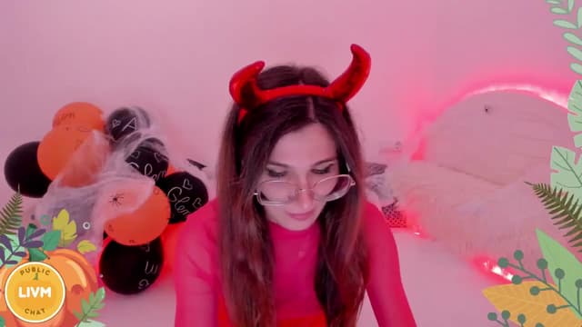 Gallery image thumbnail from LivM_'s myfreecams stream on, 10/30/2024, 17:43 image 16 of 20