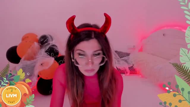 Gallery image thumbnail from LivM_'s myfreecams stream on, 10/30/2024, 17:43 image 12 of 20