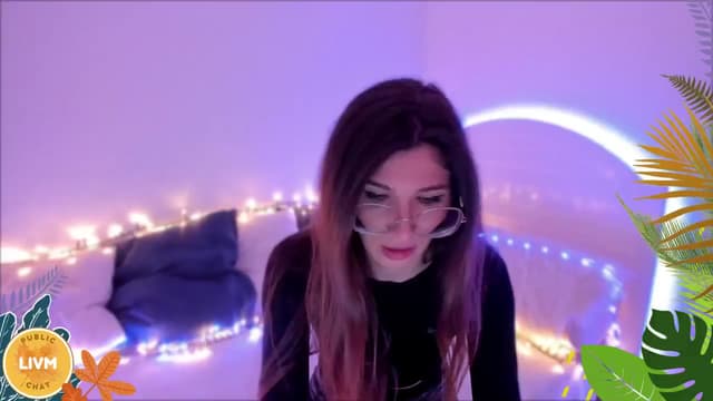 Gallery image thumbnail from LivM_'s myfreecams stream on, 11/08/2024, 09:17 image 5 of 20