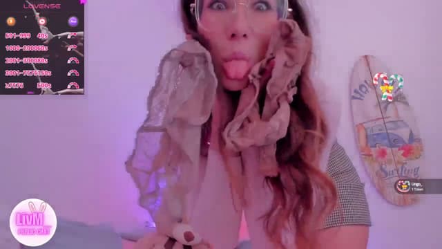 Gallery image thumbnail from LivM_'s myfreecams stream on, 01/04/2025, 08:36 image 11 of 20