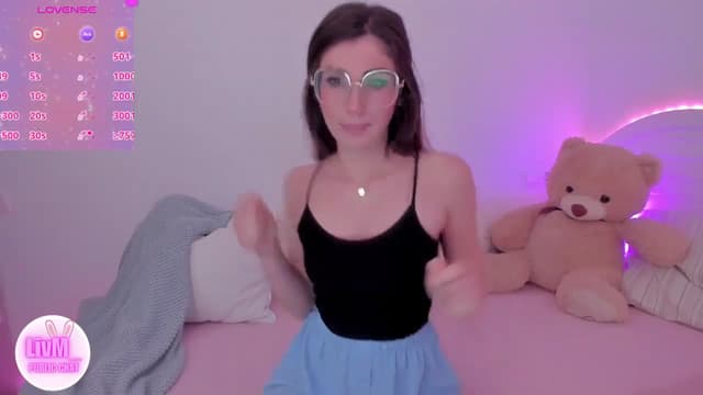 Gallery image thumbnail from LivM_'s myfreecams stream on, 01/12/2025, 08:24 image 12 of 20