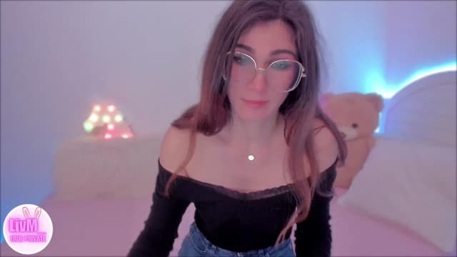 Gallery image thumbnail from LivM_'s myfreecams stream on, 01/26/2025, 08:55 image 12 of 20