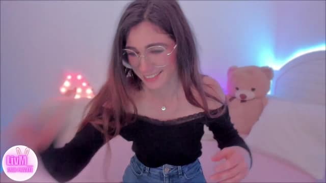 Gallery image thumbnail from LivM_'s myfreecams stream on, 01/26/2025, 08:55 image 9 of 20