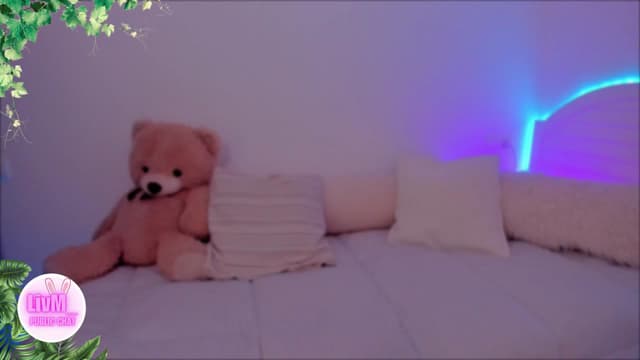 Gallery image thumbnail from LivM_'s myfreecams stream on, 02/02/2025, 08:13 image 15 of 20