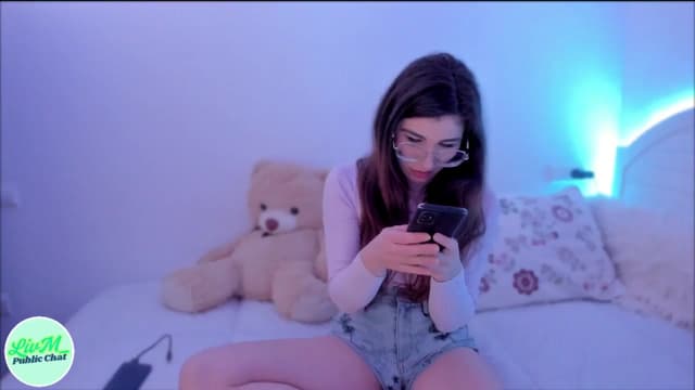 Gallery image thumbnail from LivM_'s myfreecams stream on, 03/06/2025, 09:13 image 7 of 20