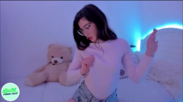 Gallery image thumbnail from LivM_'s myfreecams stream on, 03/06/2025, 09:13 image 4 of 20