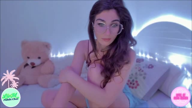 Gallery image thumbnail from LivM_'s myfreecams stream on, 04/08/2025, 09:11 image 15 of 20