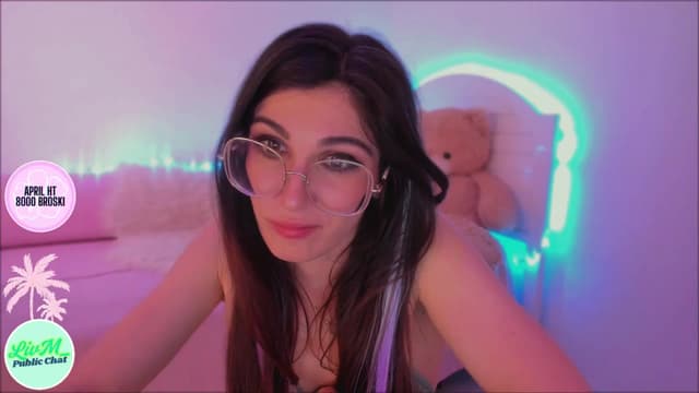 Gallery image thumbnail from LivM_'s myfreecams stream on, 04/29/2025, 08:29 image 14 of 20