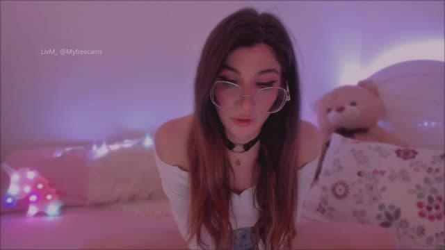 Gallery image thumbnail from LivM_'s myfreecams stream on, 05/19/2025, 08:15 image 15 of 20
