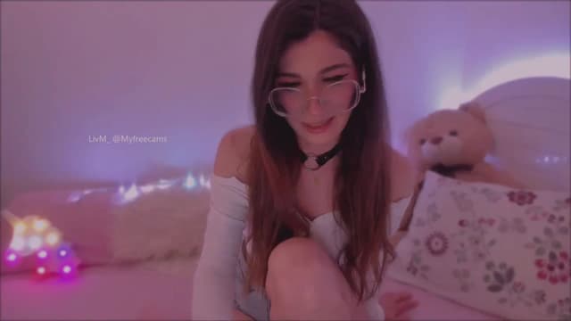 Gallery image thumbnail from LivM_'s myfreecams stream on, 05/19/2025, 08:15 image 17 of 20