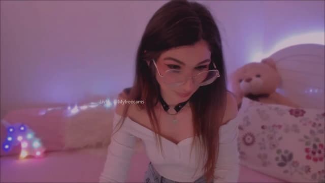 Gallery image thumbnail from LivM_'s myfreecams stream on, 05/19/2025, 08:15 image 19 of 20