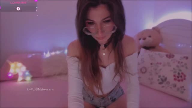 Gallery image thumbnail from LivM_'s myfreecams stream on, 05/19/2025, 08:15 image 8 of 20