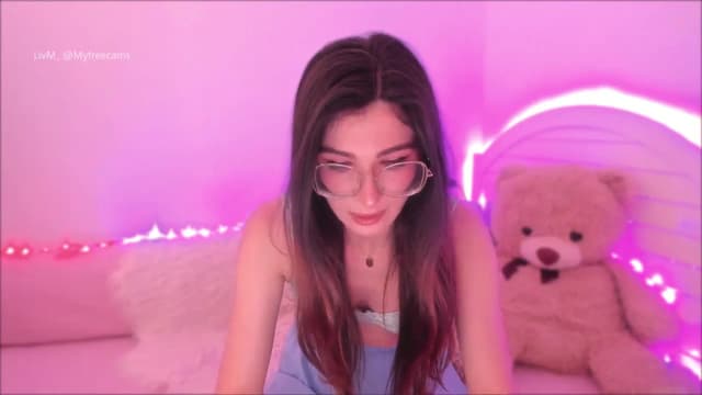 Gallery image thumbnail from LivM_'s myfreecams stream on, 05/27/2025, 07:02 image 15 of 20