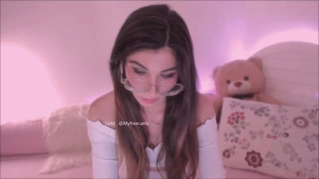 Gallery image thumbnail from LivM_'s myfreecams stream on, 06/02/2025, 08:07 image 4 of 20