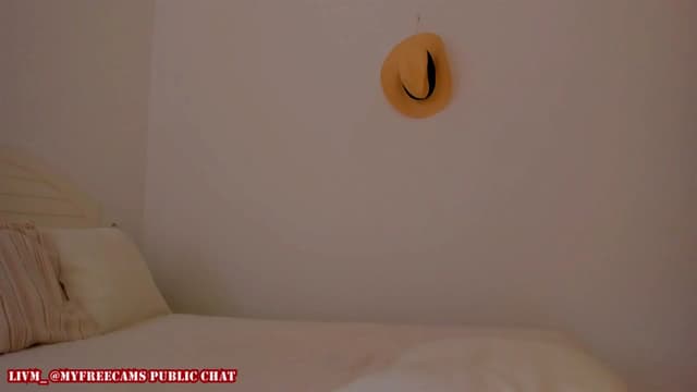 Gallery image thumbnail from LivM_'s myfreecams stream on, 12/04/2025, 10:28 image 11 of 20
