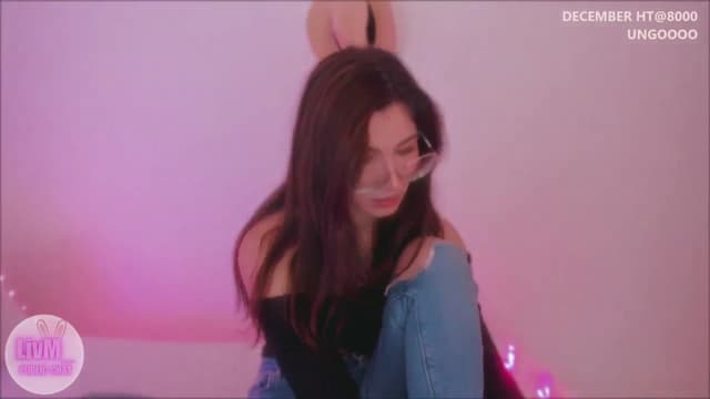 Gallery image thumbnail from LivM_'s myfreecams stream on, 12/18/2025, 09:05 image 7 of 20