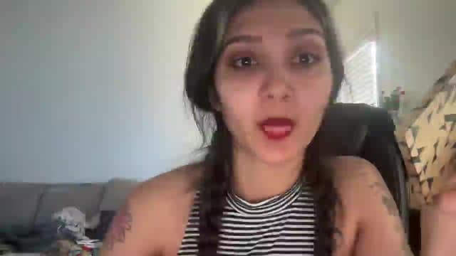 Gallery image thumbnail from MamaV's myfreecams stream on, 04/26/2025, 17:00 image 6 of 20