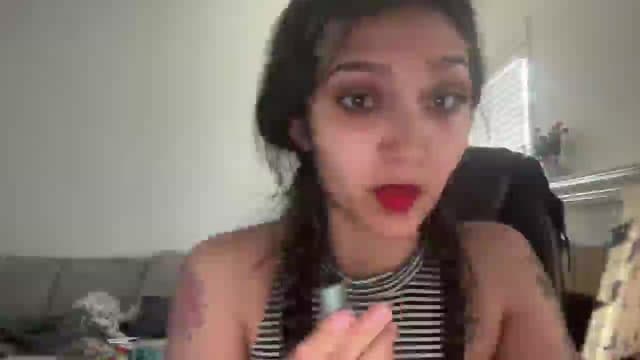 Gallery image thumbnail from MamaV's myfreecams stream on, 04/26/2025, 17:00 image 14 of 20